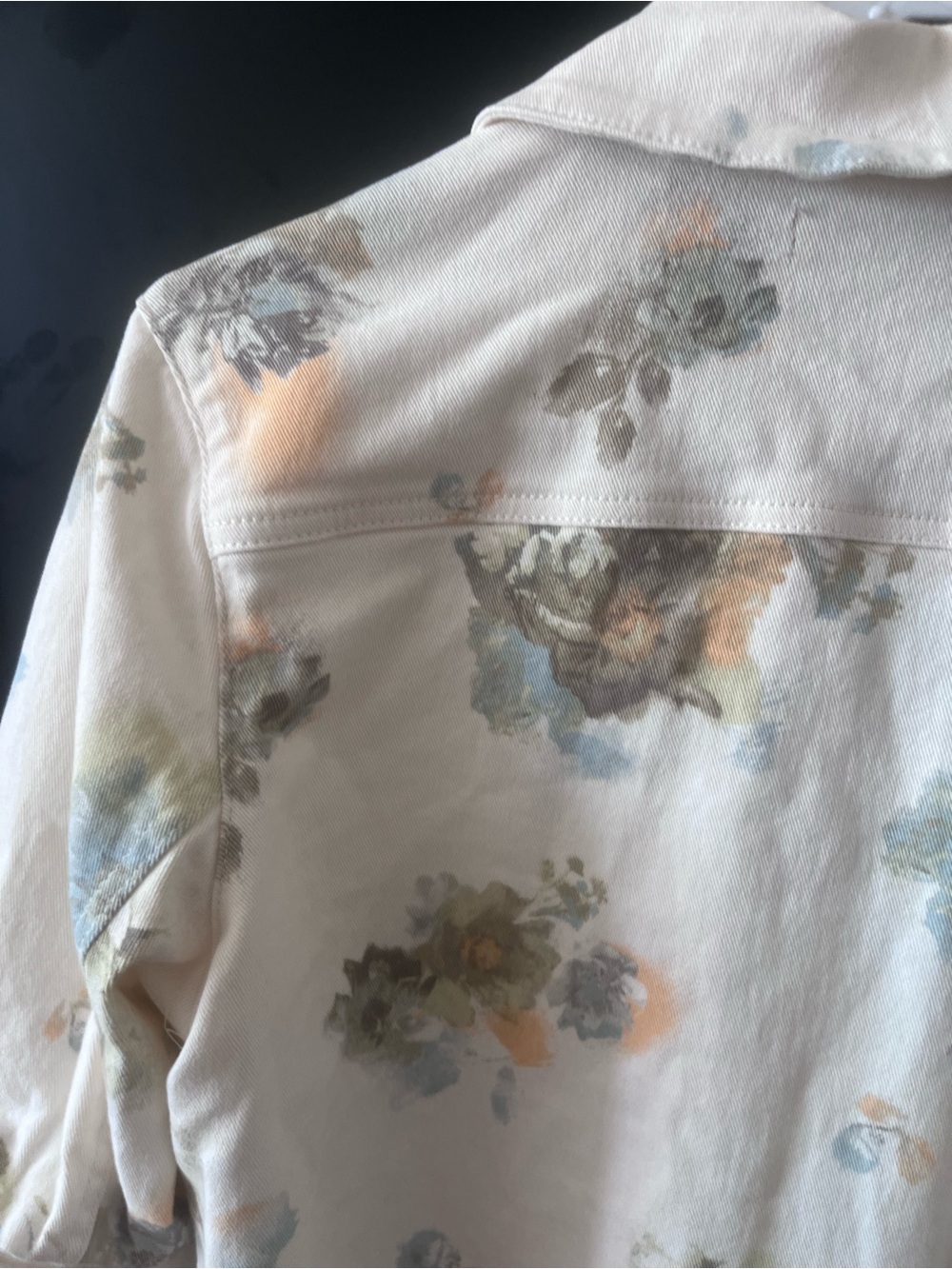 Off-White Cropped Jean Jacket with Floral Detail, Raw Hem & Scrunched Arms - Picture 3 of 8